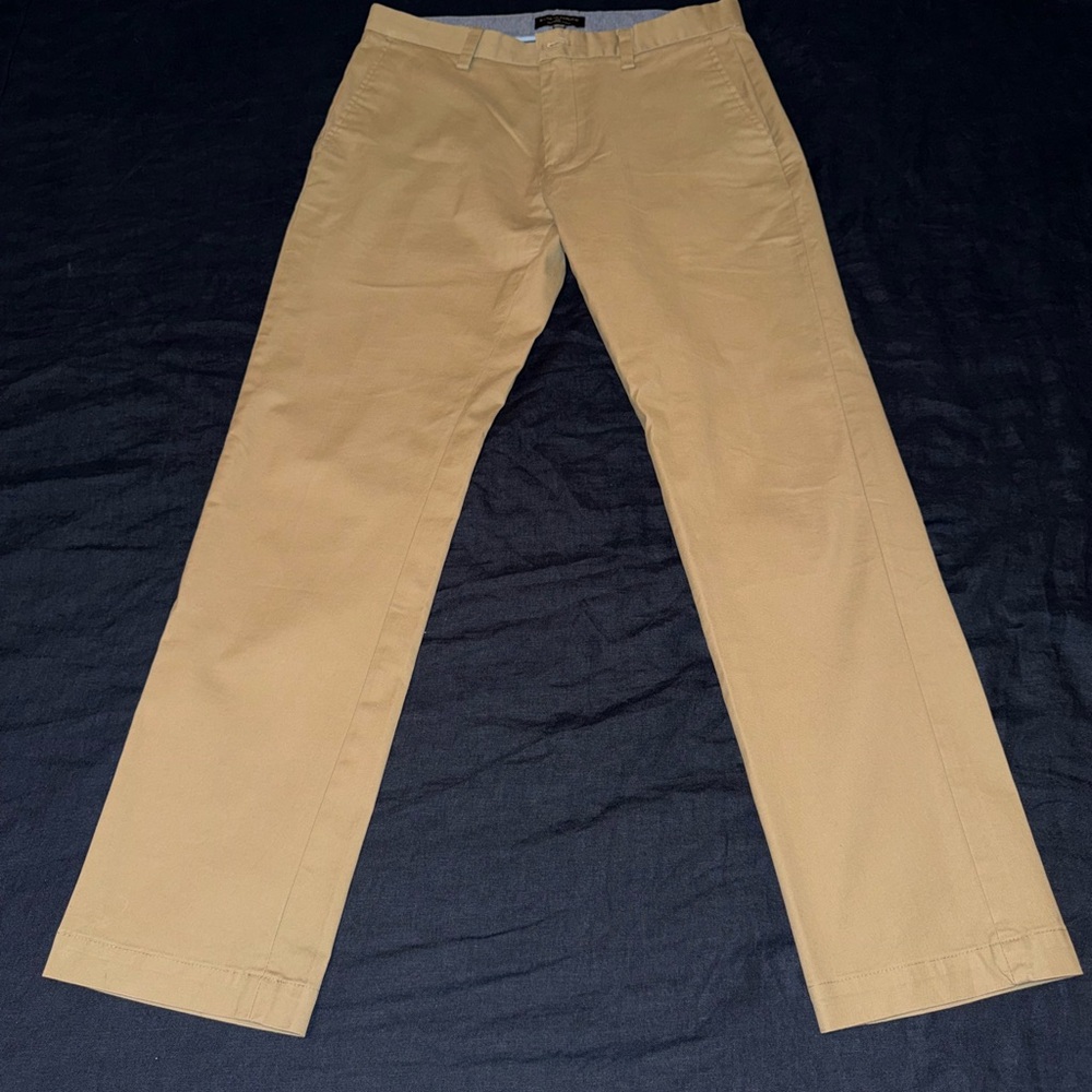 Banana Republic Men's Khaki Chino Pants